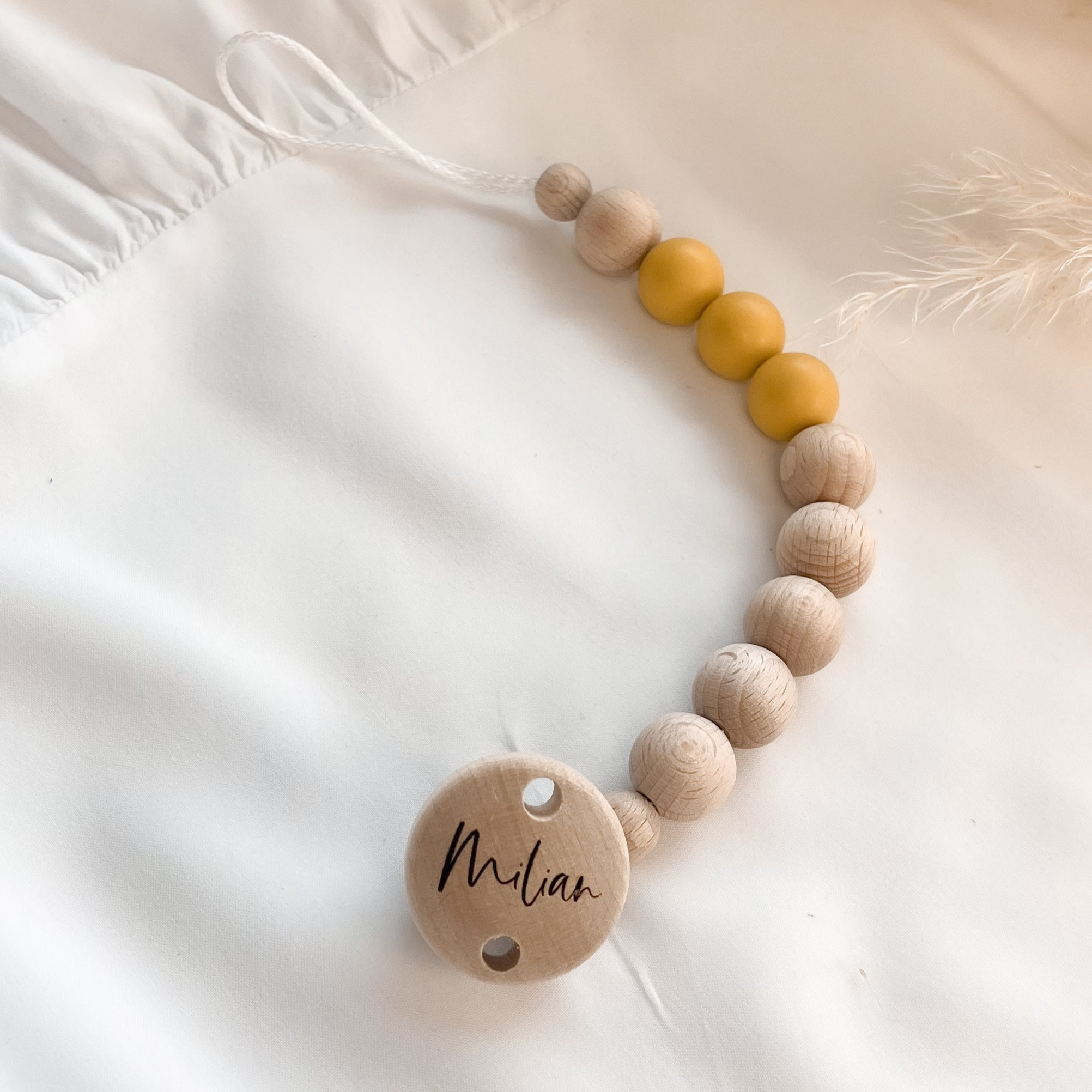 Personalisierte Schnullerkette mit Namen – Handgefertigter Schnullerhalter aus Holz und Silikon – Individuelles Babygeschenk >THEO<