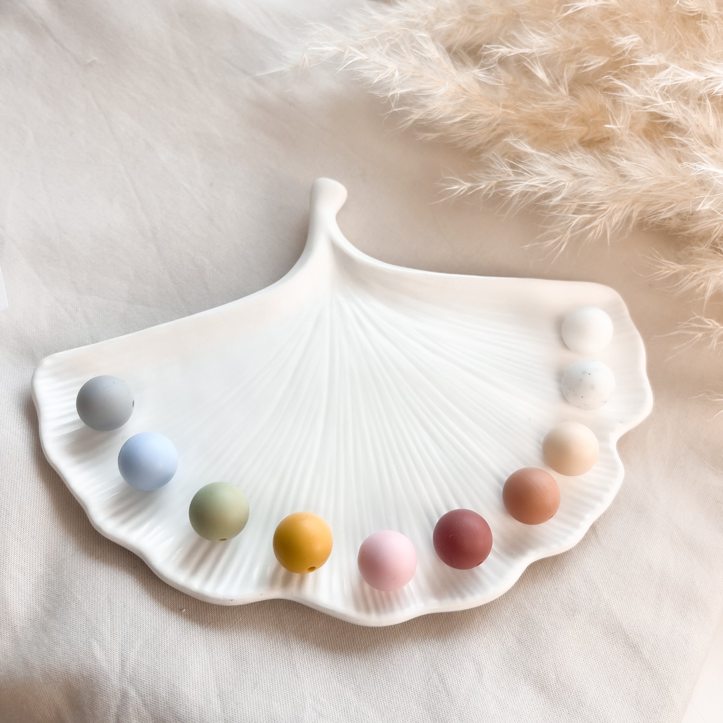 Personalisierte Schnullerkette mit Namen – Handgefertigter Schnullerhalter aus Holz und Silikon – Individuelles Babygeschenk >BÄRENBANDE<