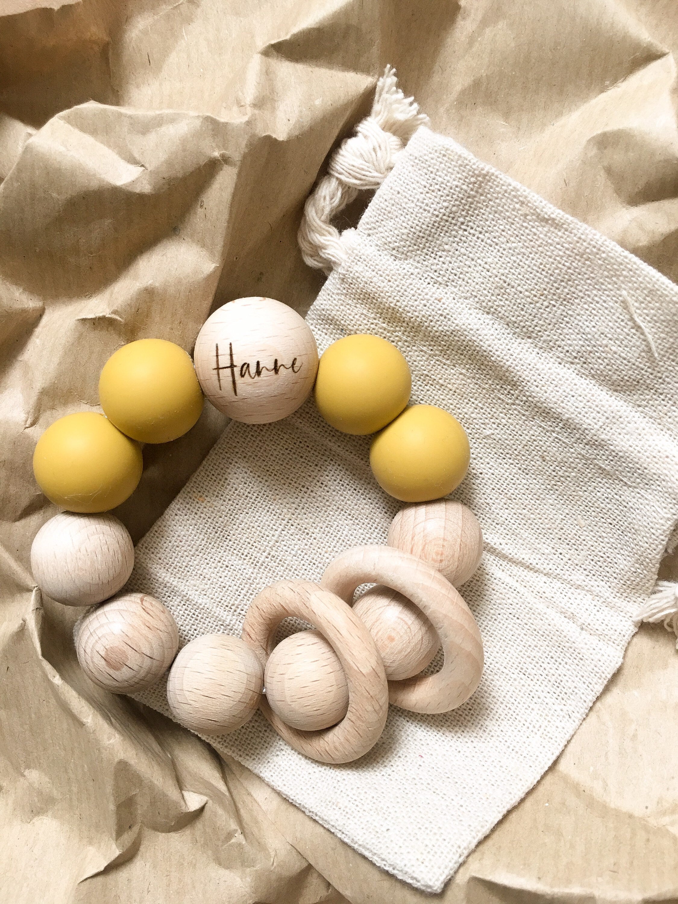 Personalisierter Greifring aus Holz (Buche)