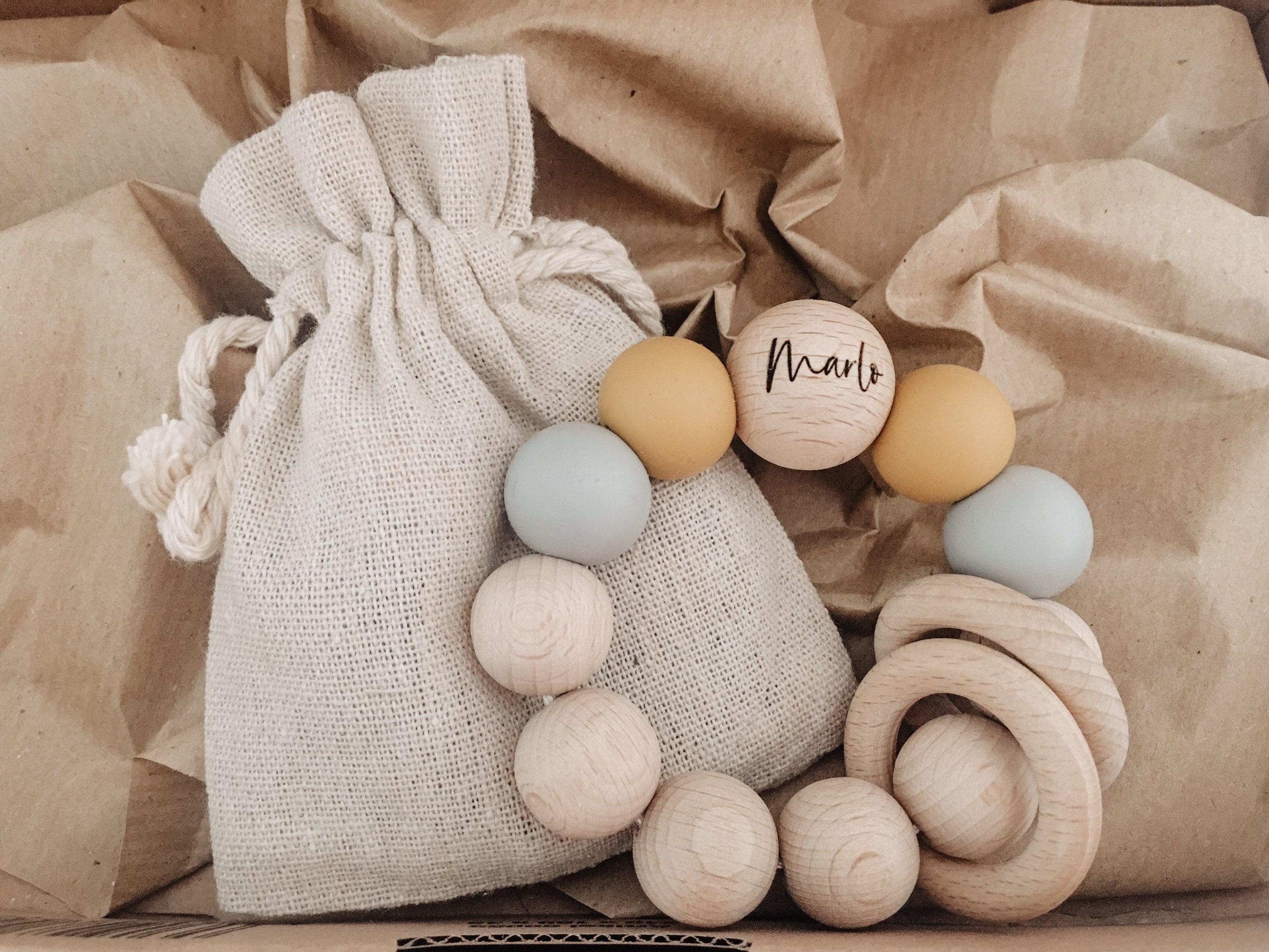 Personalisierter Greifring aus Holz (Buche)