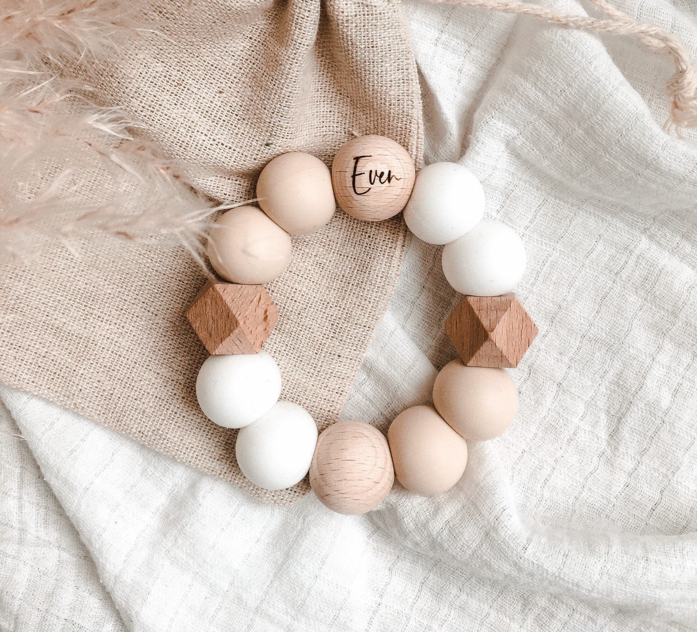 Personalisierter Greifring aus Holz (Buche)