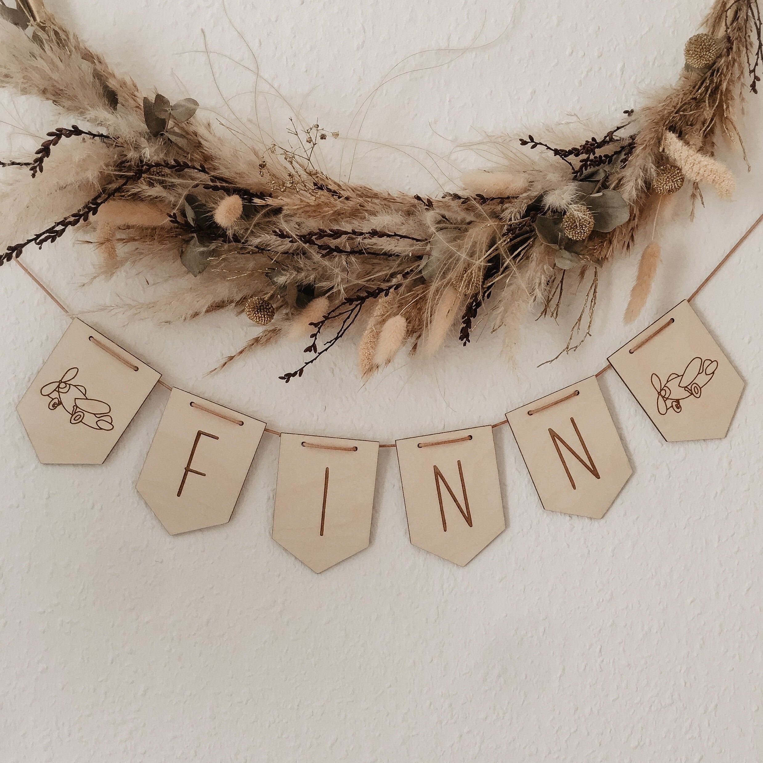 Kinderzimmer Wimpelkette | Girlande aus Holz | Namensschild | Wanddeko | Baby Geschenk personalisiert