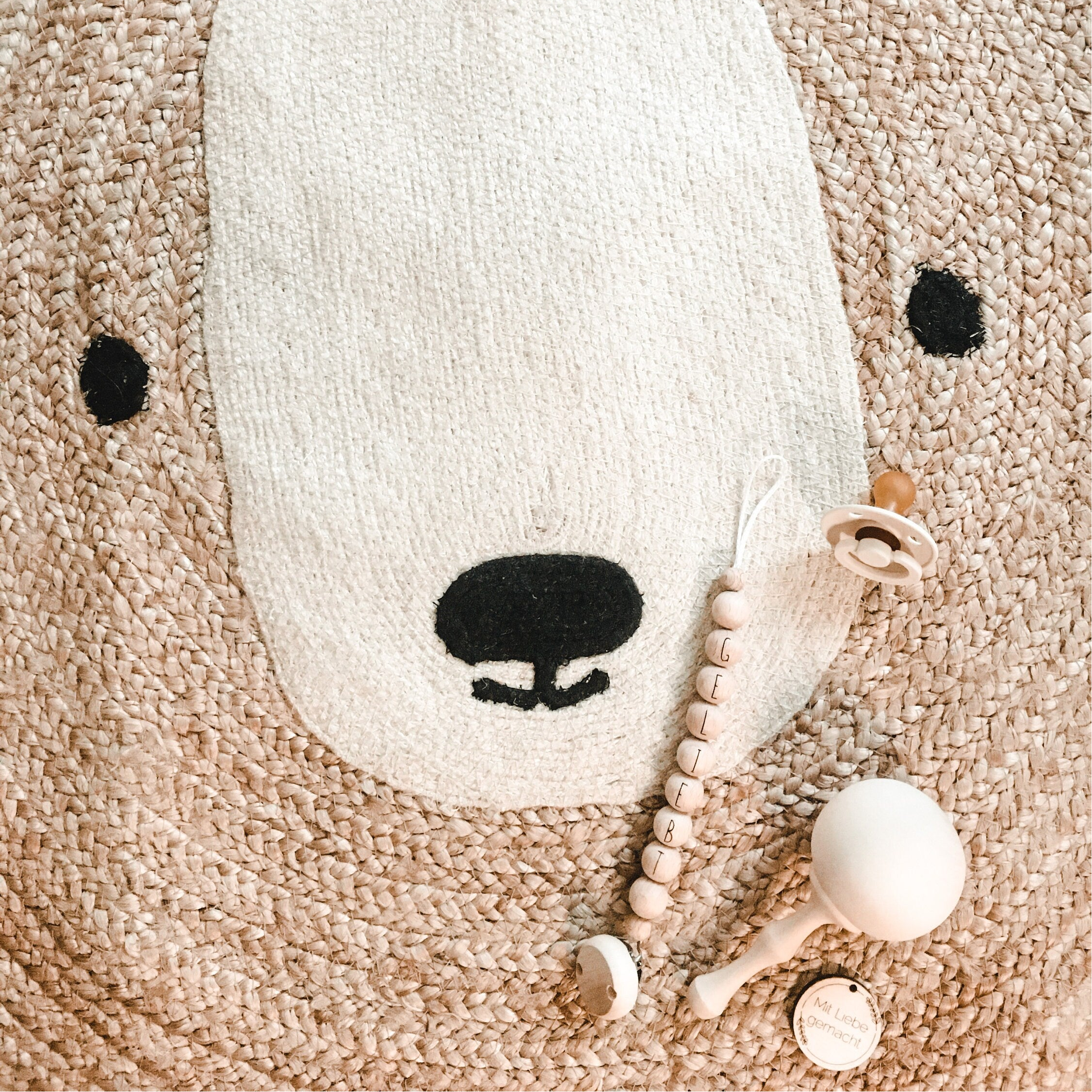 Personalisierte Schnullerkette mit Namen – Handgefertigter Schnullerhalter aus Holz und Silikon – Individuelles Babygeschenk >MISCHA<