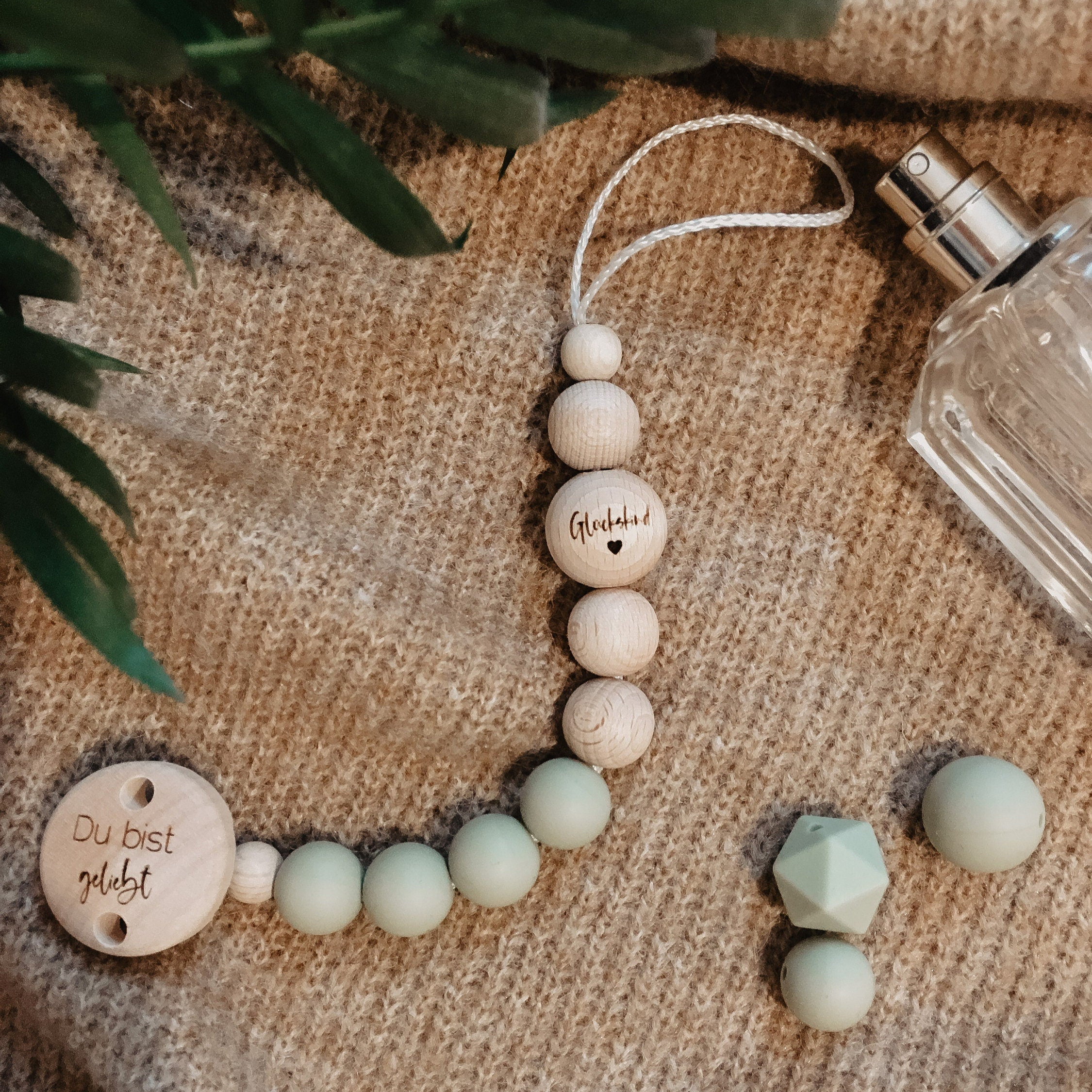 Personalisierte Schnullerkette mit Namen – Handgefertigter Schnullerhalter aus Holz und Silikon – Individuelles Babygeschenk >JONAS<