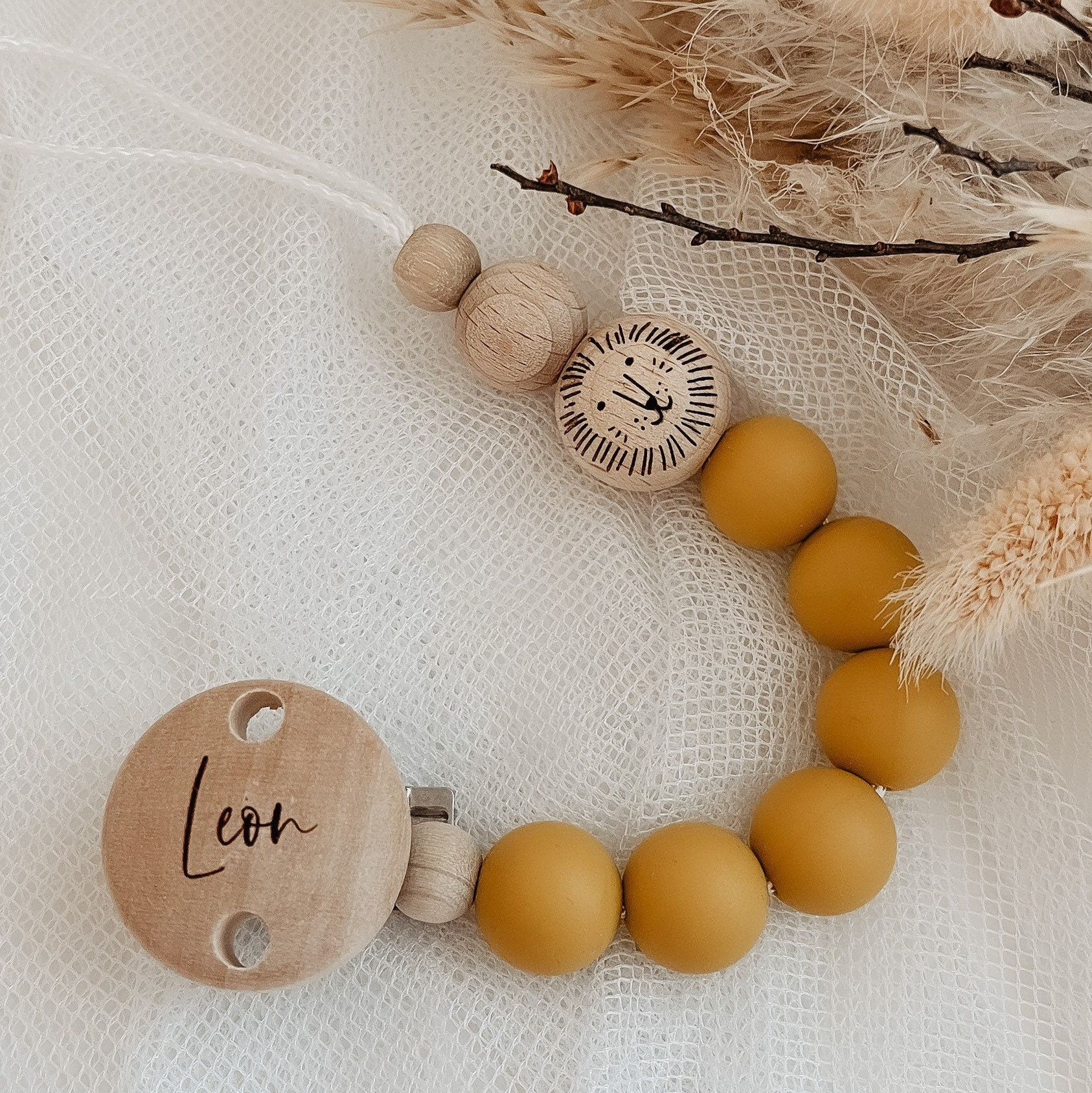 Personalisierte Schnullerkette mit Namen – Handgefertigter Schnullerhalter aus Holz und Silikon – Individuelles Babygeschenk >JONAS<