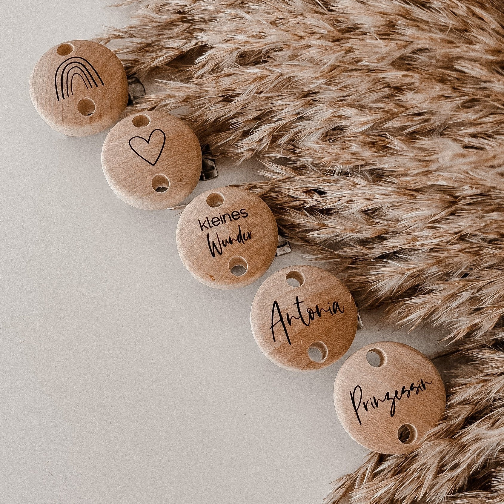 Personalisierte Schnullerkette mit Namen – Handgefertigter Schnullerhalter aus Holz und Silikon – Individuelles Babygeschenk >DAVID<