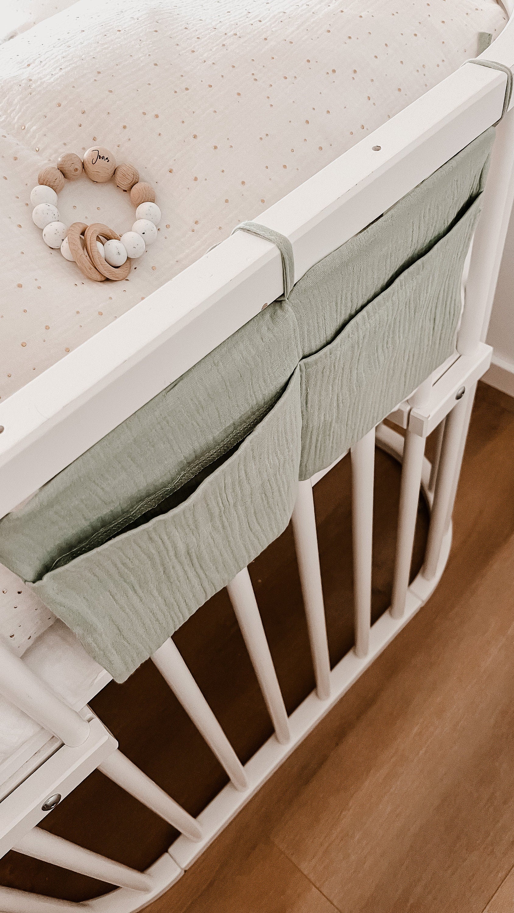 Babybett Organizer aus Musselin | Aufbewahrung Nachttisch | Tasche