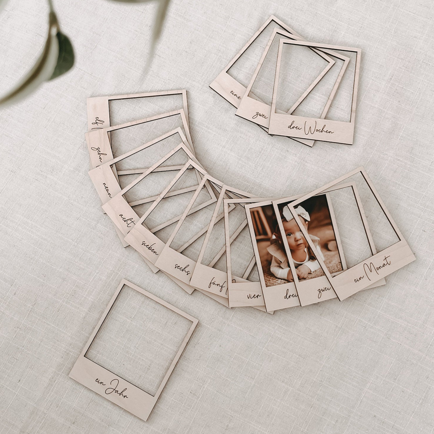 Personalisierte Meilensteinkarten aus Holz im Polaroid-Stil – Handgefertigte Erinnerungsrahmen für Babys erstes Jahr