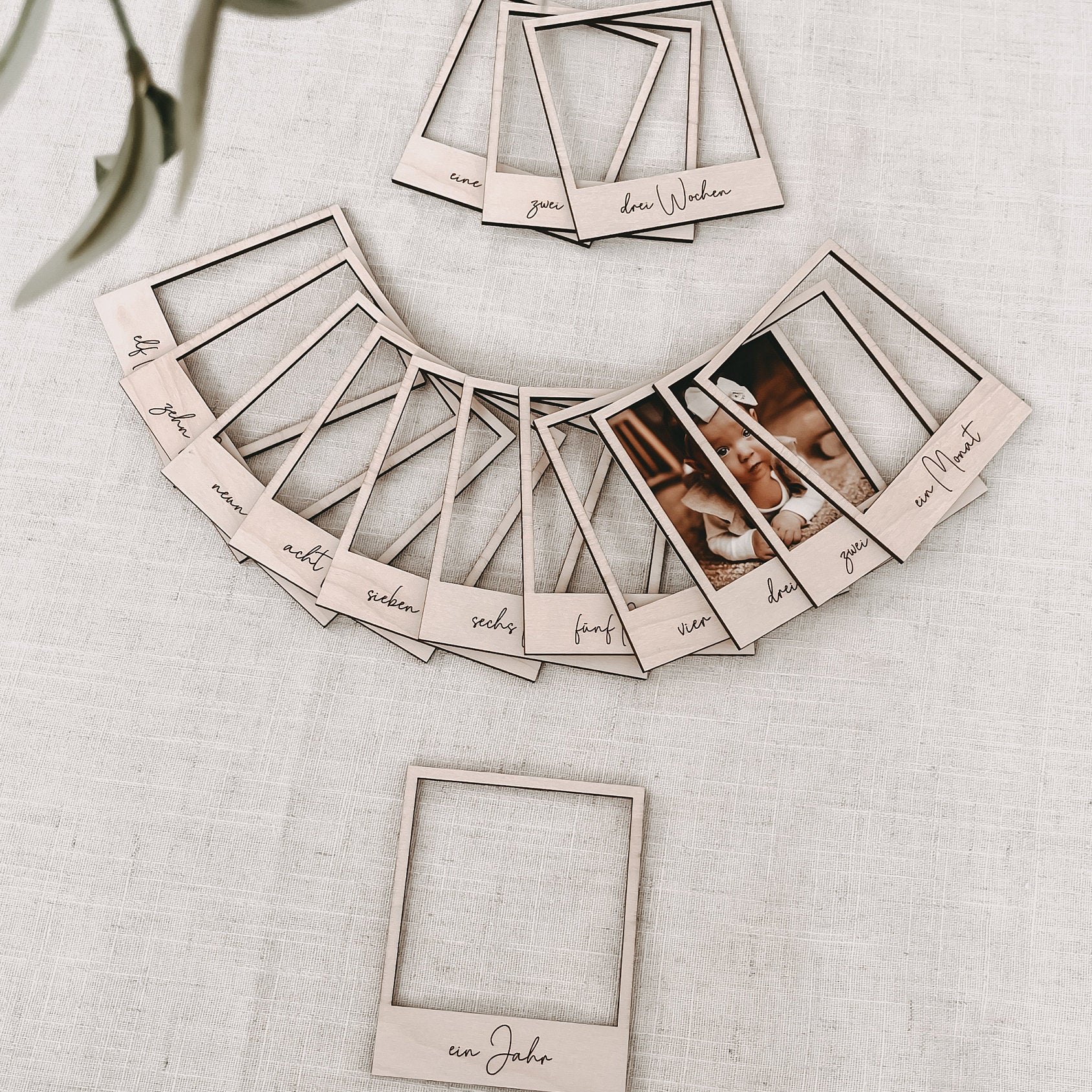 Personalisierte Meilensteinkarten aus Holz im Polaroid-Stil – Handgefertigte Erinnerungsrahmen für Babys erstes Jahr