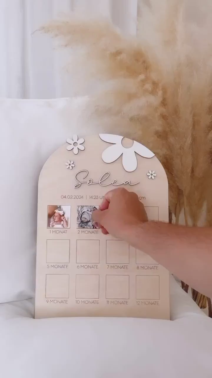 Meilensteintafel für die ersten 12 Monate | DIY Fotowand | Holztafel für das erste Lebensjahr