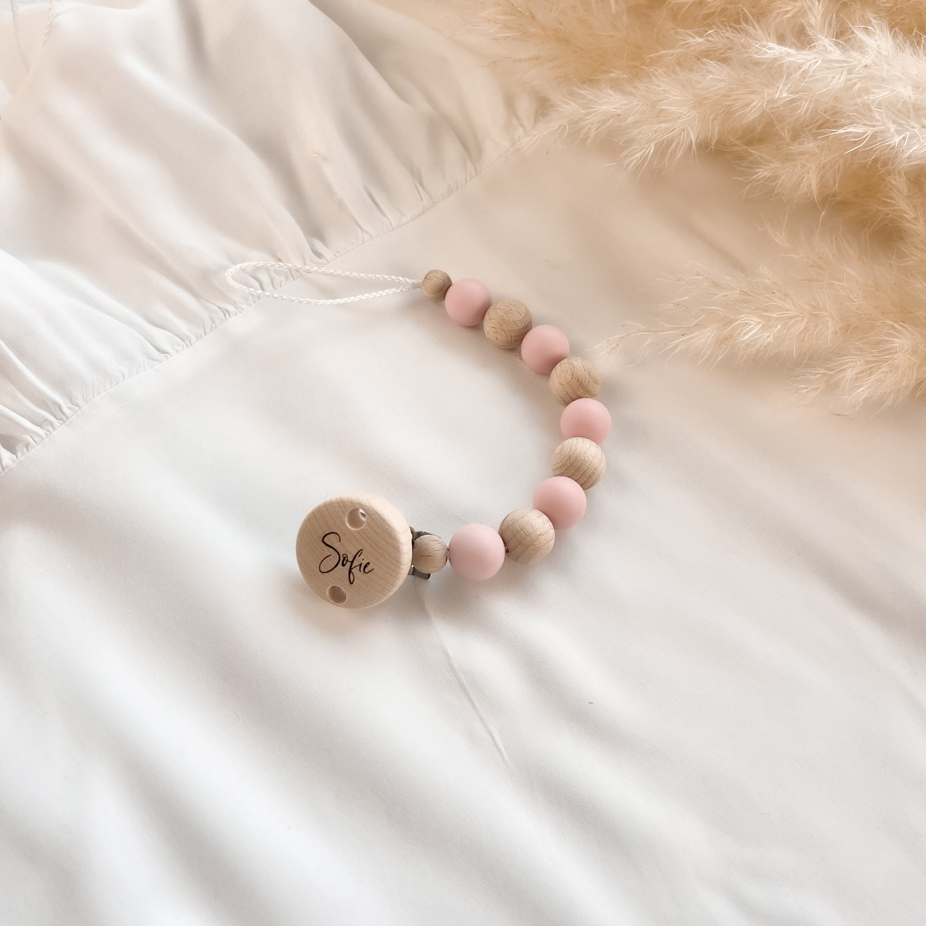 Personalisierte Schnullerkette mit Namen – Handgefertigter Schnullerhalter aus Holz und Silikon – Individuelles Babygeschenk >ANNA<