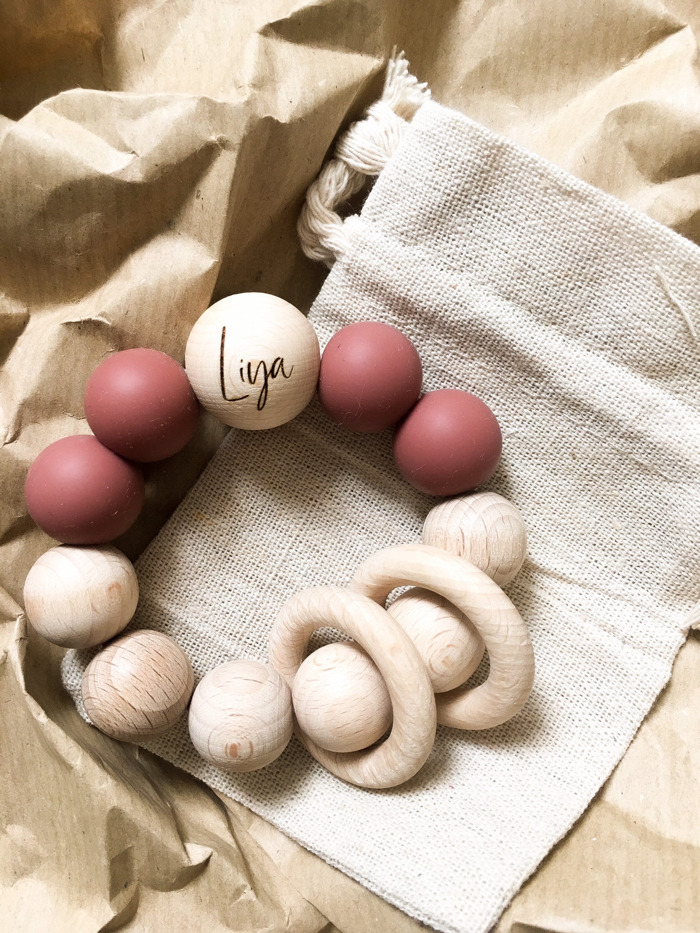 Personalisierter Greifring aus Holz (Buche)